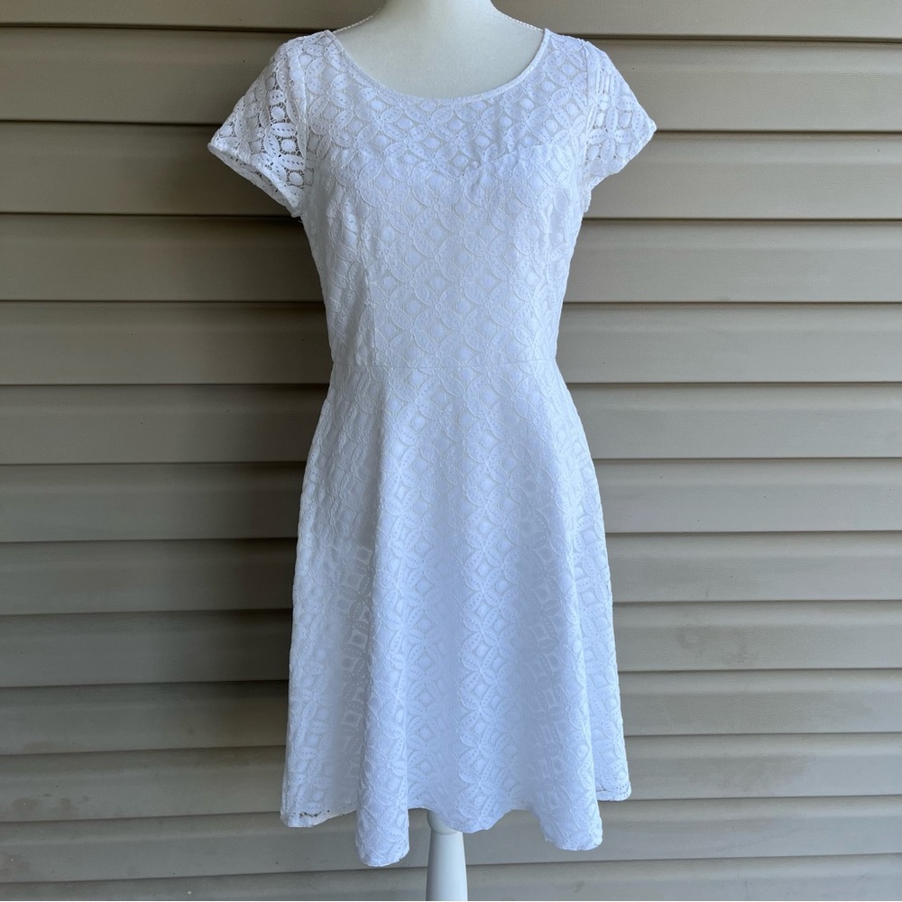 •White House Black Market• White Lace Overlay Fit & Flare Dress - Size 6